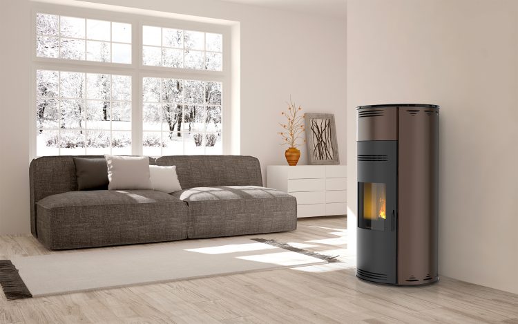 Poêle à granulés Sph'R XL bronze de MORVAN, puissance modulable de 3,5 à 8,3 kW, rendement de 92 %. Équipé d'une télécommande avec thermostat d'ambiance pour un contrôle automatique de la température. Design moderne avec système de triple combustion et bougie en cristal de quartz pour un allumage rapide et une consommation d'énergie réduite.