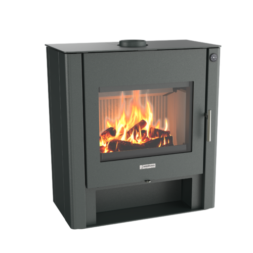 Photo du poêle à bois Morvan Solido, au design sobre et élégant, avec une puissance de 10,9 kW. Équipé d'une porte à double vitrage haute température, d’un habillage du foyer en pierre réfractaire et d'une grille de combustion en fonte, ce poêle offre une vision du feu optimale grâce à son large écran de 53 x 39 cm. Il est également compatible avec un ballon tampon pour une installation performante et un confort thermique accru.